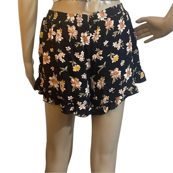 American Eagle Black & Peach Floral Print Ruffle Shorts - Picture 7 of 11